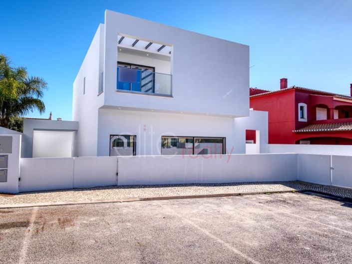Image No.1-3 Bed House for sale