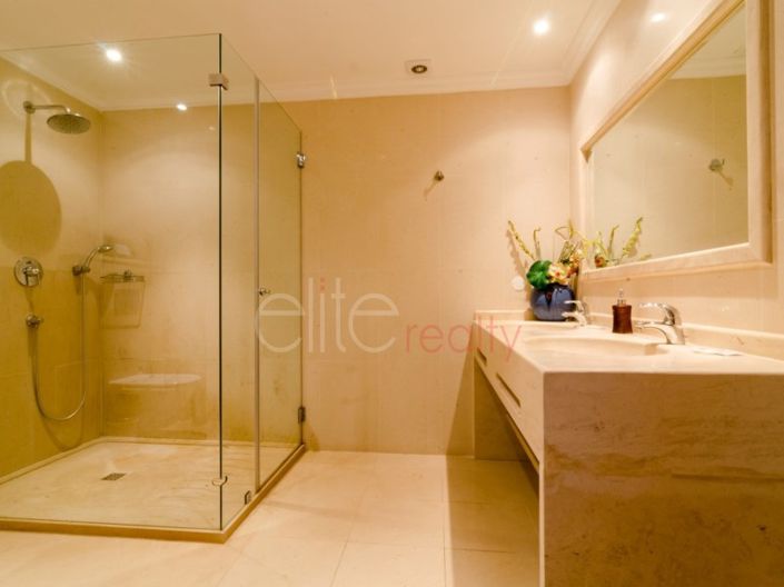 Image No.19-5 Bed House for sale