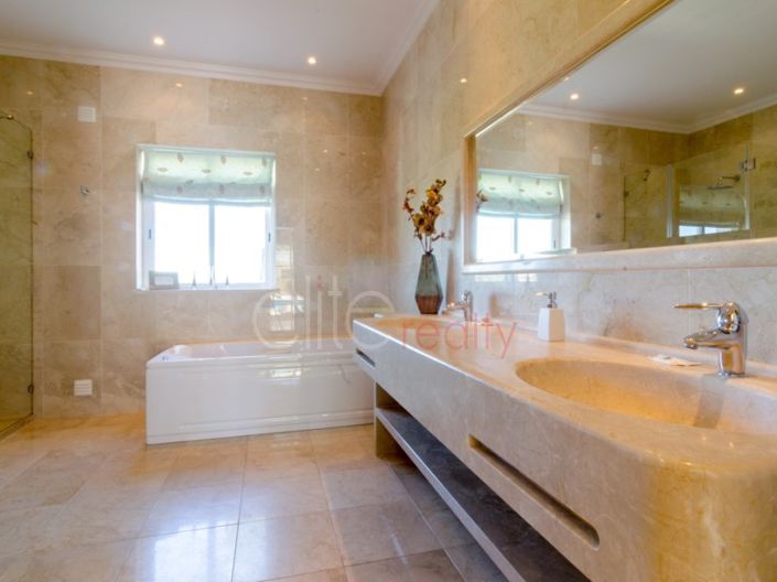 Image No.20-5 Bed House for sale