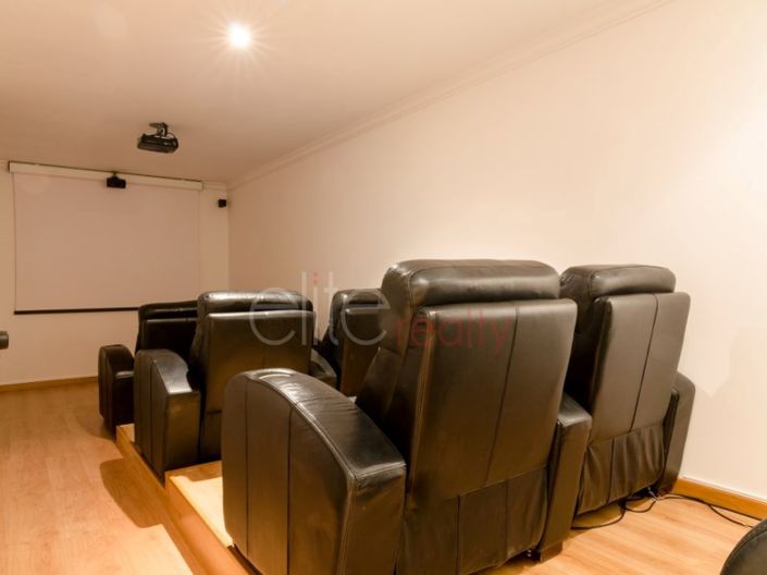 Image No.21-5 Bed House for sale