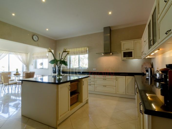 Image No.9-5 Bed House for sale