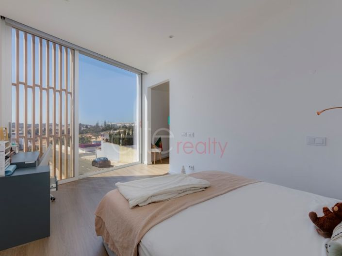 Image No.16-4 Bed House for sale