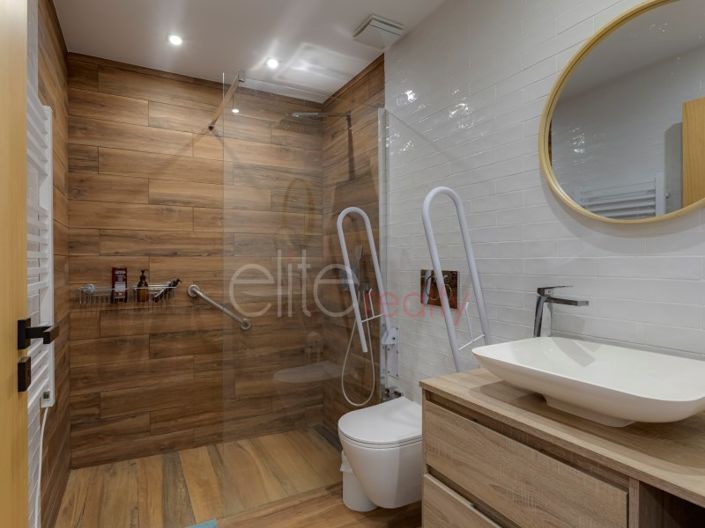 Image No.18-4 Bed House for sale