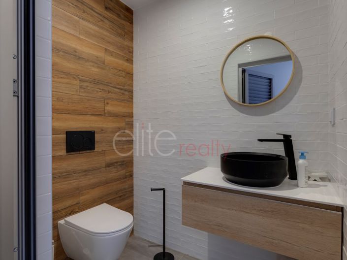 Image No.25-4 Bed House for sale