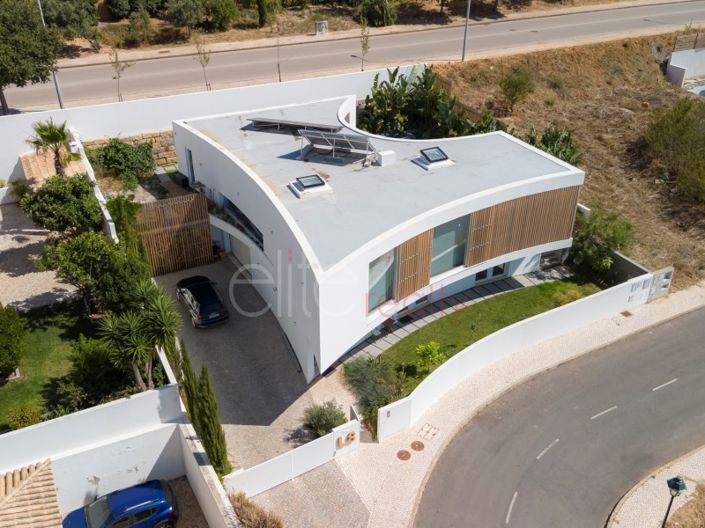 Image No.26-4 Bed House for sale