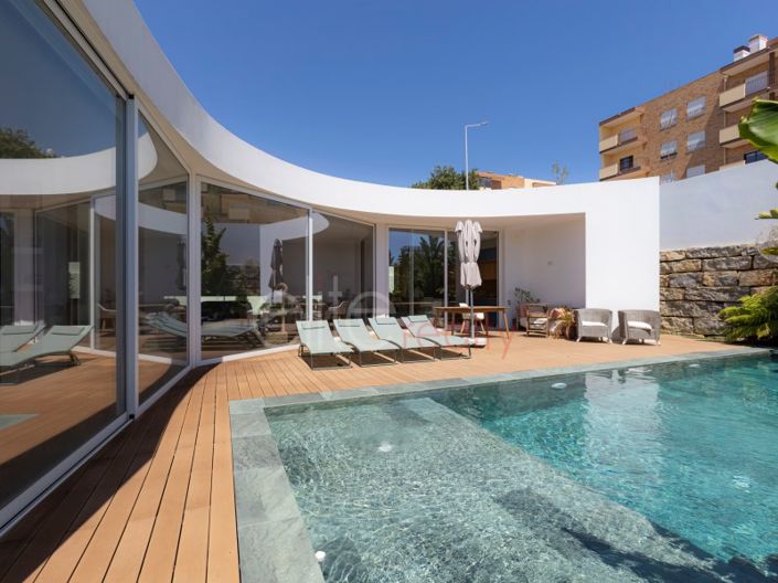 Image No.27-4 Bed House for sale