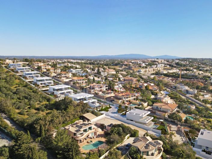 Image No.10-3 Bed House for sale