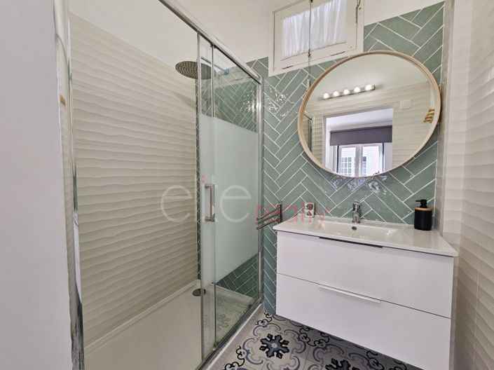 Image No.8-1 Bed House for sale