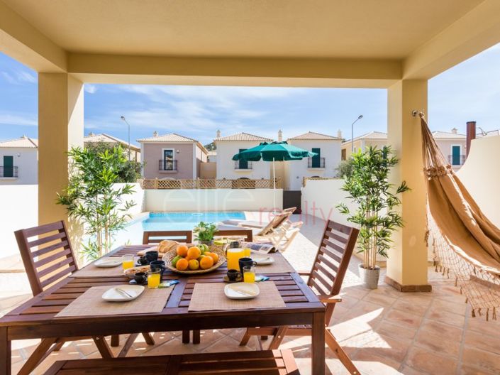 Image No.1-2 Bed House for sale