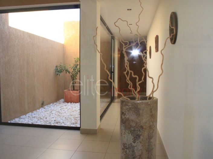 Image No.14-5 Bed House for sale