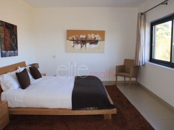 Image No.18-5 Bed House for sale