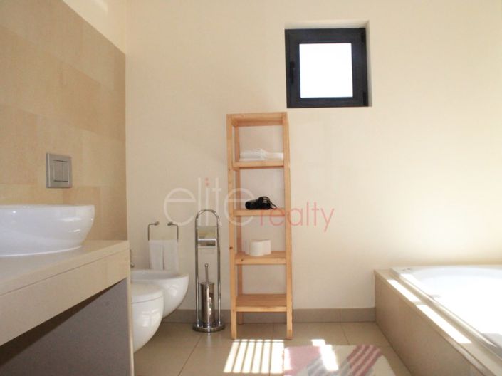 Image No.19-5 Bed House for sale