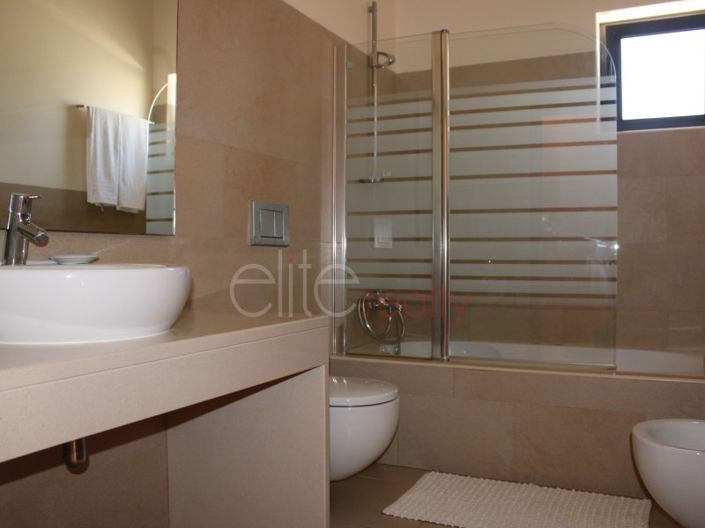 Image No.21-5 Bed House for sale