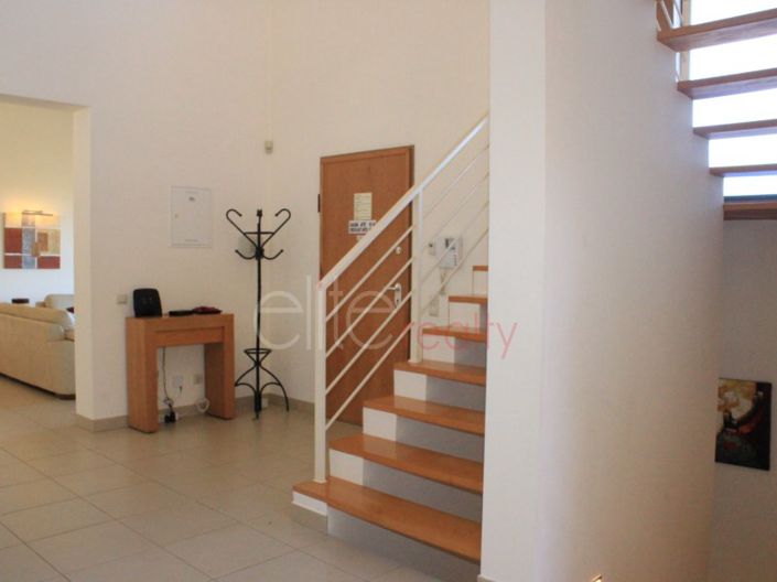 Image No.30-5 Bed House for sale