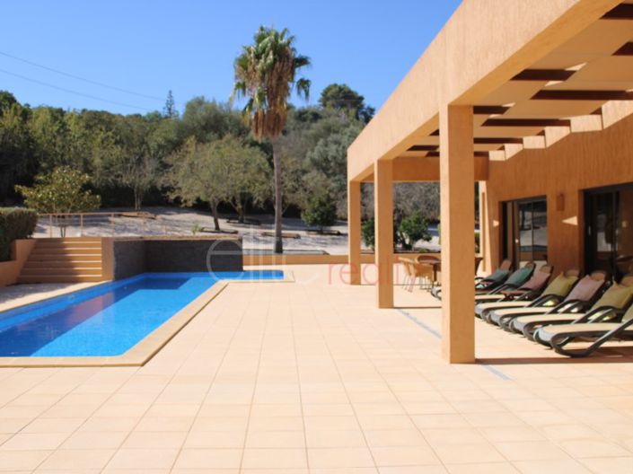 Image No.6-5 Bed House for sale