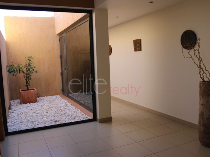 Image No.7-5 Bed House for sale