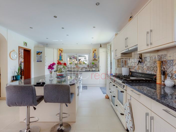 Image No.17-5 Bed House for sale