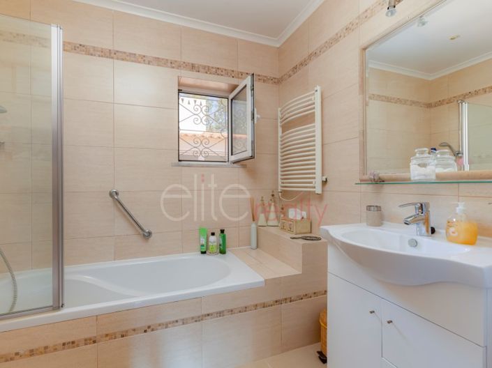 Image No.23-5 Bed House for sale