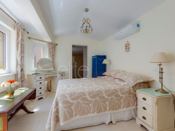 Image No.33-5 Bed House for sale