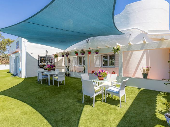 Image No.8-5 Bed House for sale