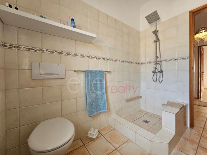 Image No.18-4 Bed House for sale