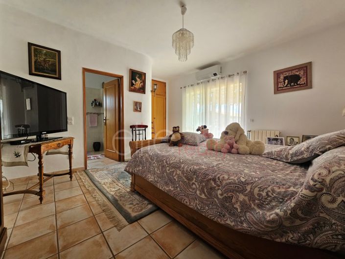 Image No.21-4 Bed House for sale