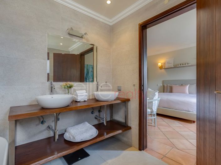 Image No.17-4 Bed House for sale