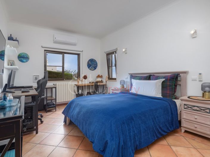 Image No.18-4 Bed House for sale