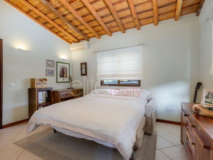 Image No.20-4 Bed House for sale