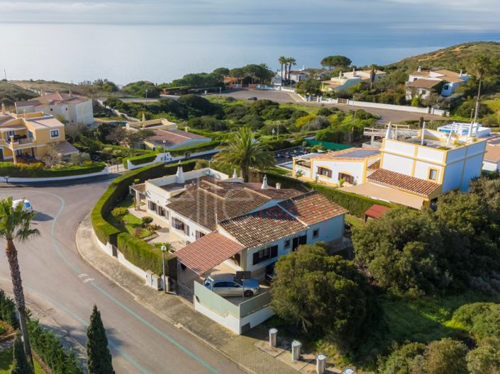 Image No.3-4 Bed House for sale