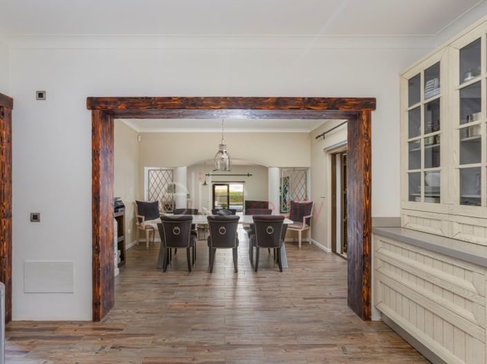 Image No.8-4 Bed House for sale