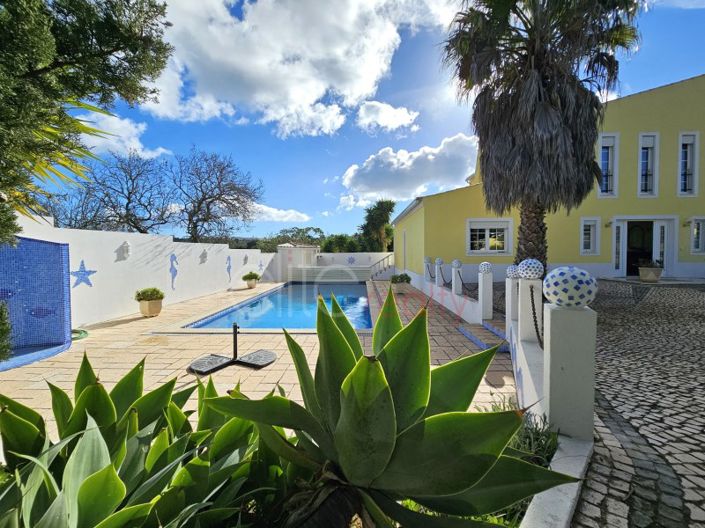 Image No.1-4 Bed House for sale