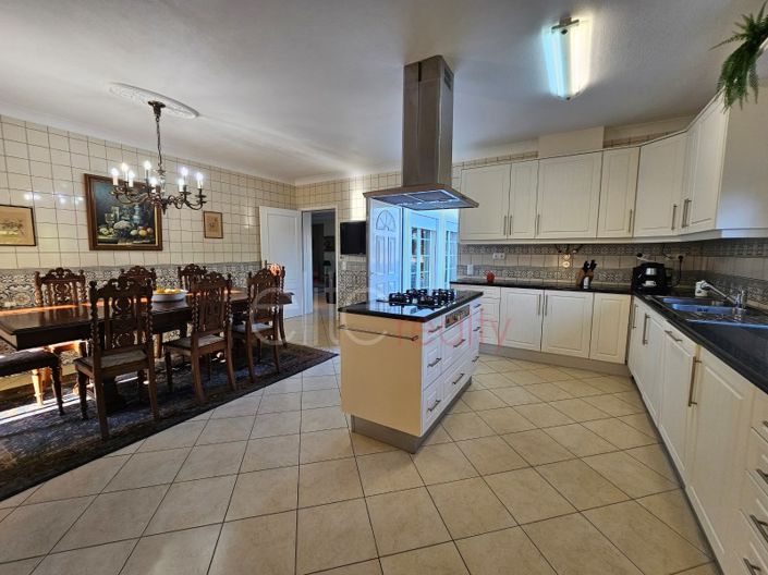 Image No.12-4 Bed House for sale