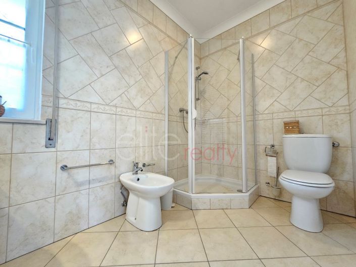 Image No.17-4 Bed House for sale