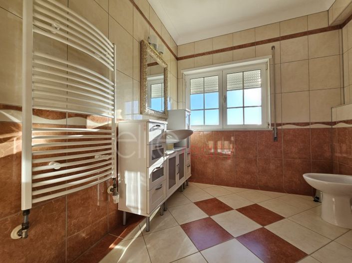 Image No.30-4 Bed House for sale