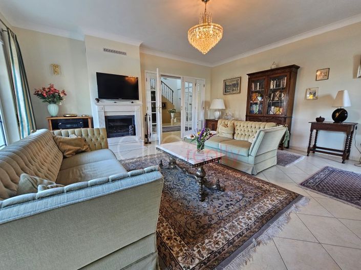 Image No.9-4 Bed House for sale