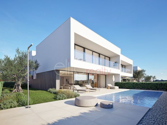 Image No.1-4 Bed House for sale
