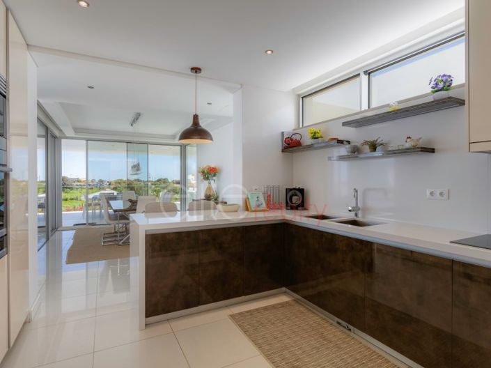 Image No.12-4 Bed House for sale