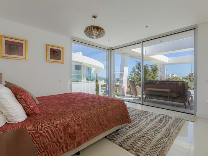 Image No.19-4 Bed House for sale