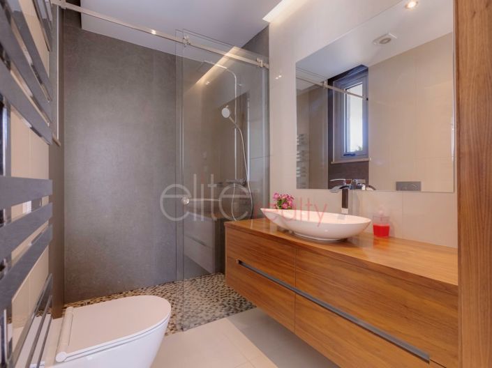 Image No.23-4 Bed House for sale