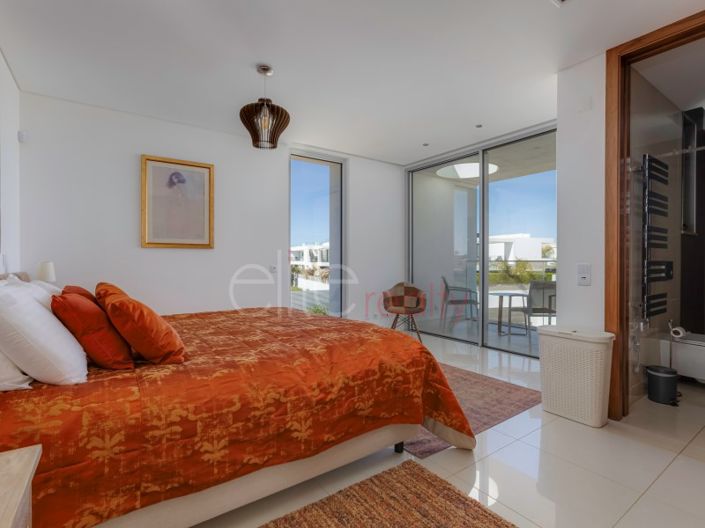 Image No.24-4 Bed House for sale