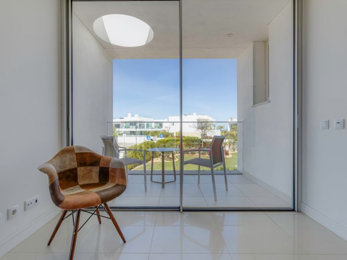 Image No.25-4 Bed House for sale