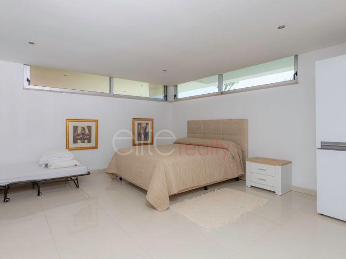 Image No.27-4 Bed House for sale