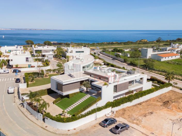 Image No.40-4 Bed House for sale