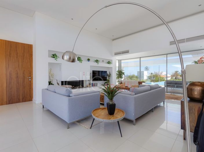 Image No.6-4 Bed House for sale