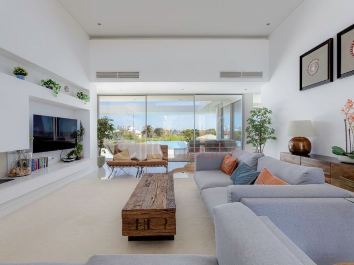 Image No.7-4 Bed House for sale