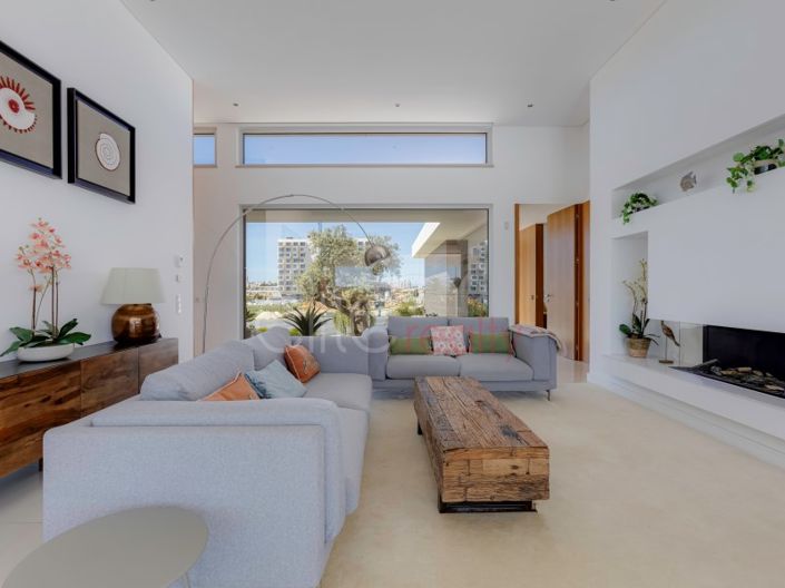 Image No.8-4 Bed House for sale