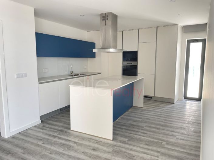 Image No.20-3 Bed Apartment for sale