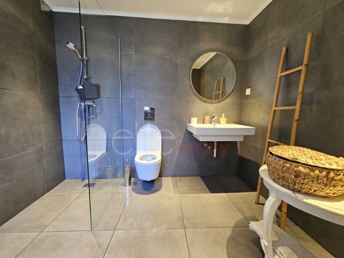 Image No.14-7 Bed House for sale