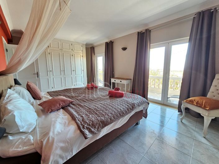 Image No.22-7 Bed House for sale